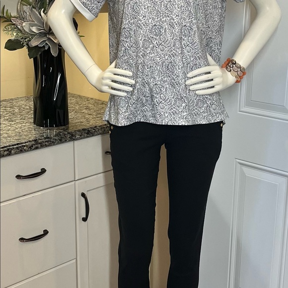 Comfortable cotton tshirt Goes great with leggings and skinny pants or jeans - Picture 4 of 5